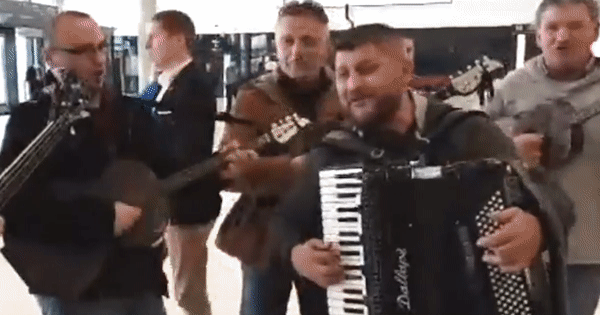VIDEO Dinamo u Zagrebu dočekali tamburaši, Petković najveseliji